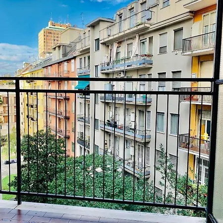 Comecasa Cute Santa Sofia アパート ミラノ